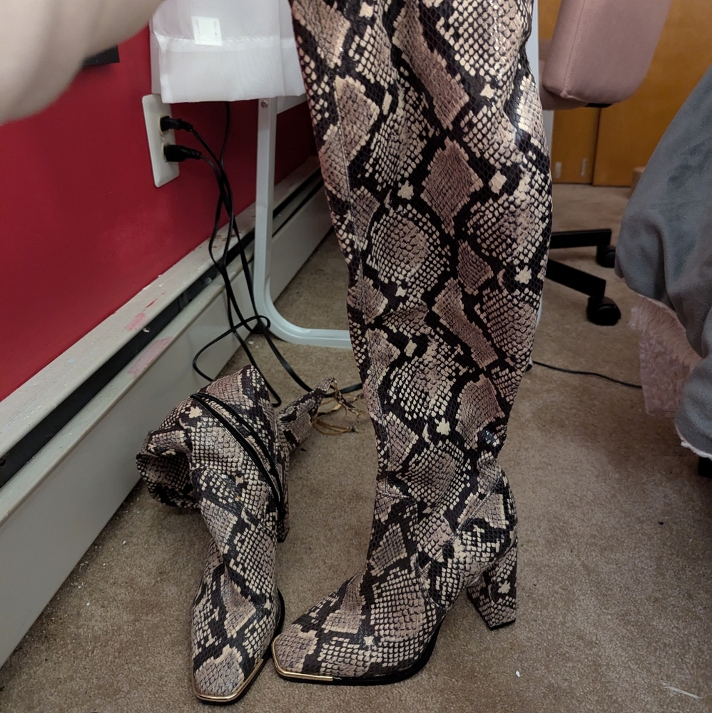 Snakeskin Patterned Heeled Boots